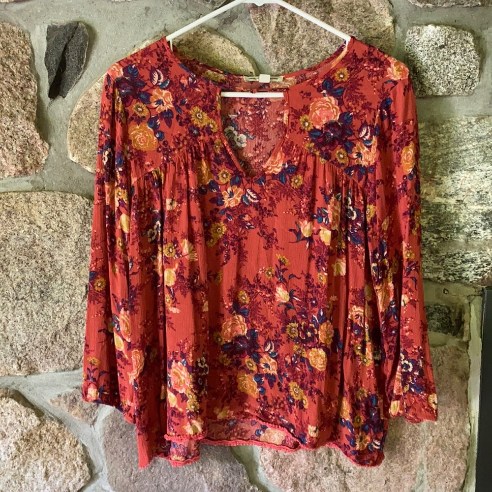 American Eagle floral top